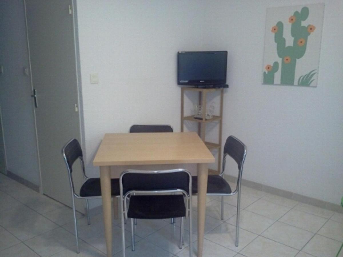 Appartement F1 Calvi A 150 Metres De La Plage Exterior photo